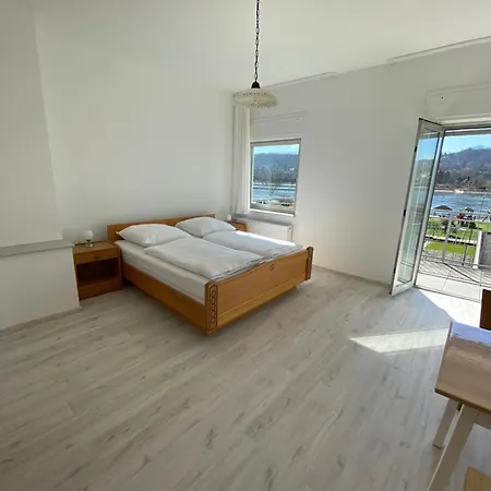 Rheinblick Guest house *